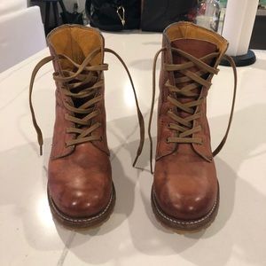 Frye Sabrina lace up